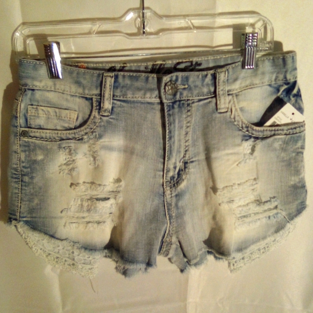 Deadstock Vanilla star ✨ Jean shorts size 9